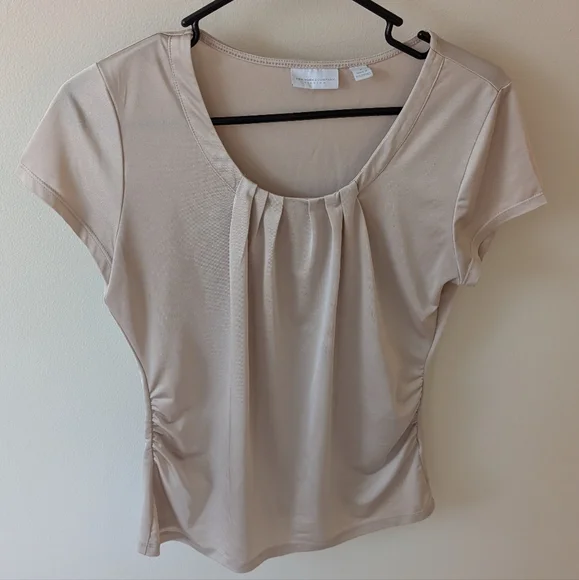 New York & Company Women's champagne color stretch short sleeve top. Size small - Picture 2 of 8